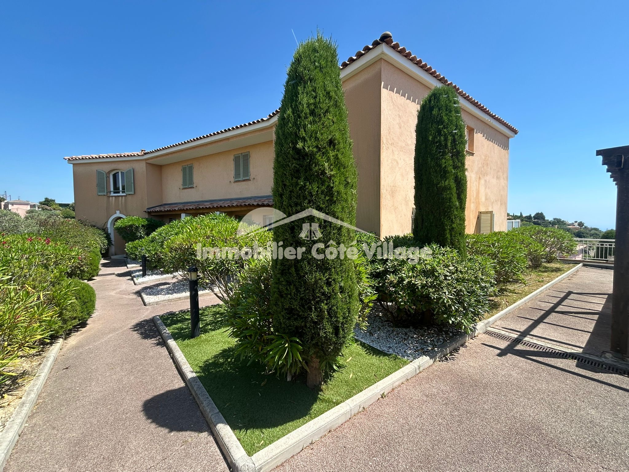 Agence immobilière de IMMOBILIER CÔTÉ VILLAGE